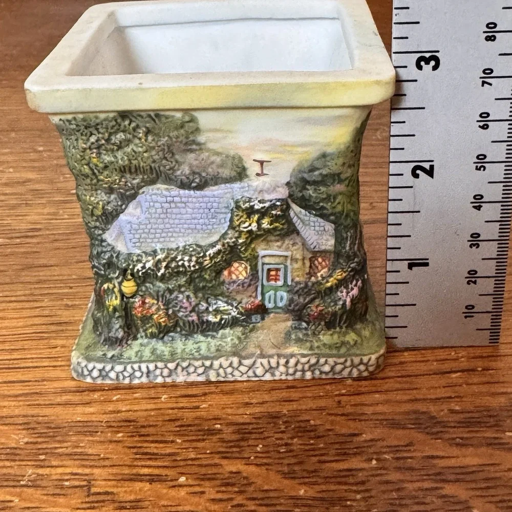 Thomas Kinkade Cottage Planter 3